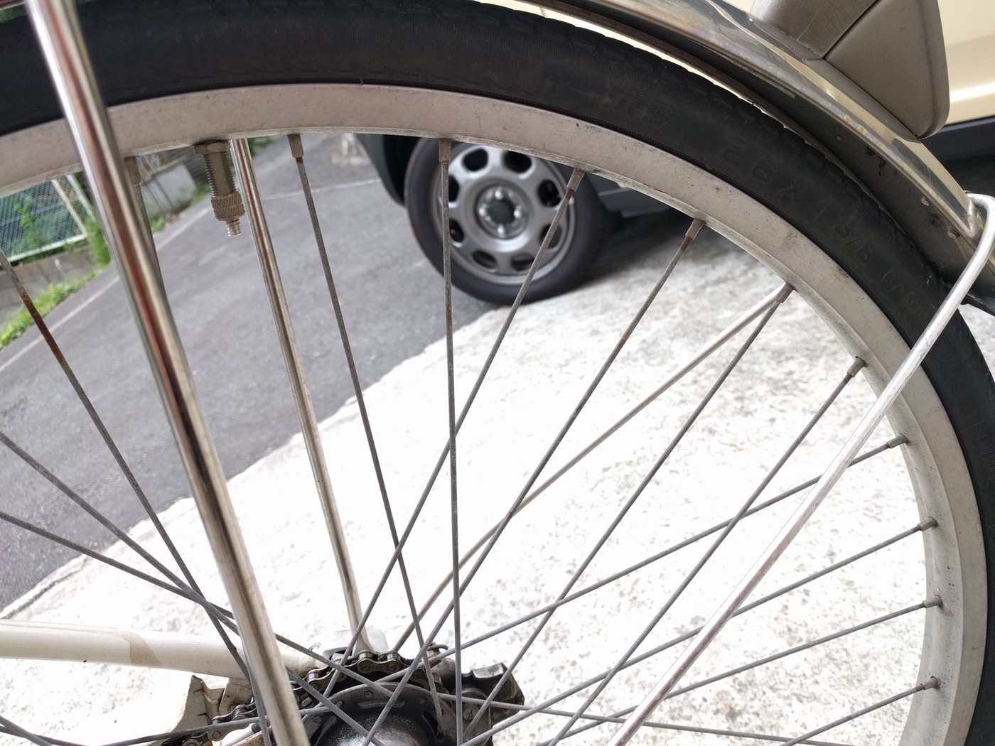 tire and valve of eneloop bike
